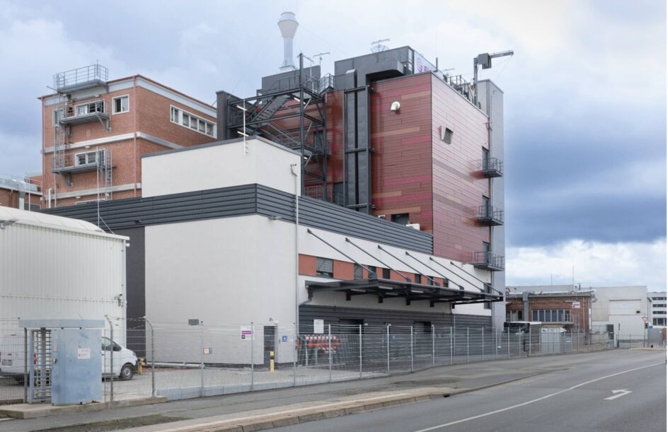 Evonik hat in Darmstadt eine neue Sprühtrocknungsanlage für orale pharmazeutische Hilfsstoffe in Betrieb genommen. Mit dem Ausbau der Produktionskapazitäten verbessert Evonik die Versorgungssicherheit und verkürzt die Lieferzeiten für EUDRAGIT®-Polymere.
 